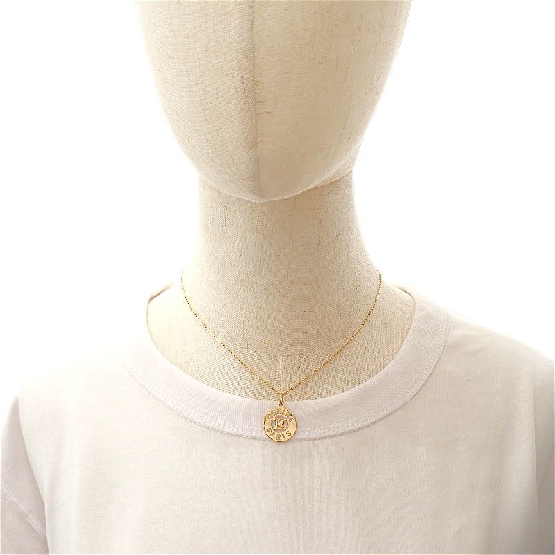 Celine Macadam Circle Pendant 18k Gold — view 3