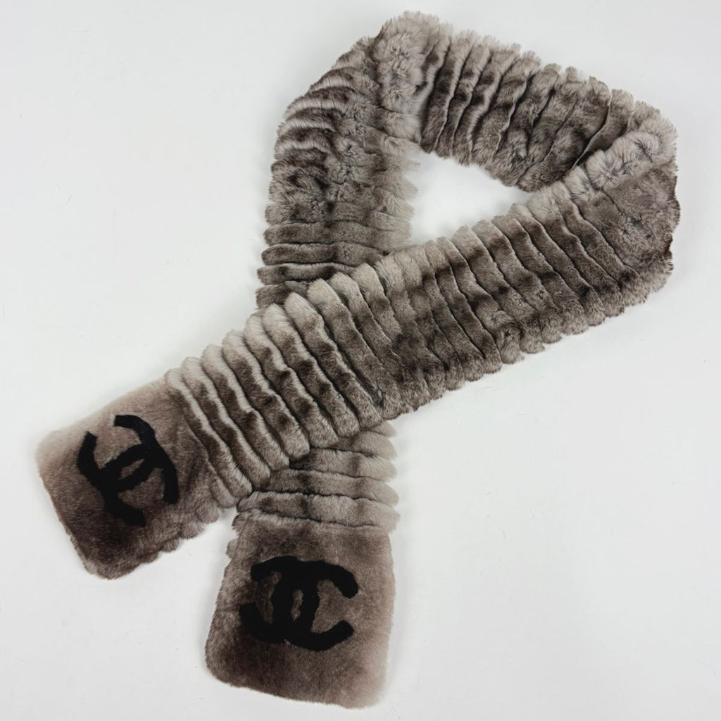 Chanel CC Logo Shawl Scarf Rabbit Fur Ori Rug Cashmere Brown White — view 3