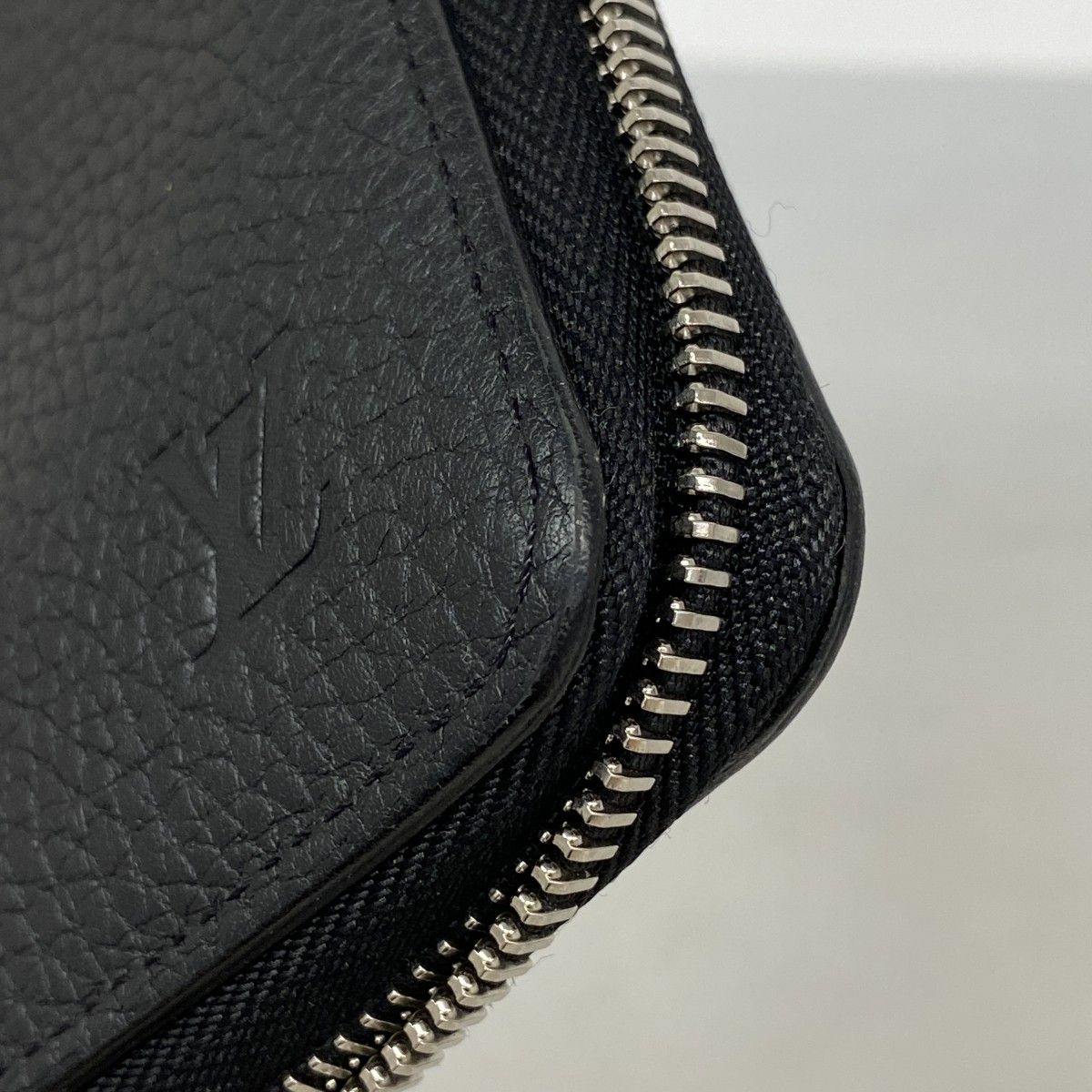 Louis Vuitton Wallet Taurillon Zippy Vertical Noir — view 6