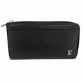 Louis Vuitton Wallet Taiga Zippy Dragonne Noir