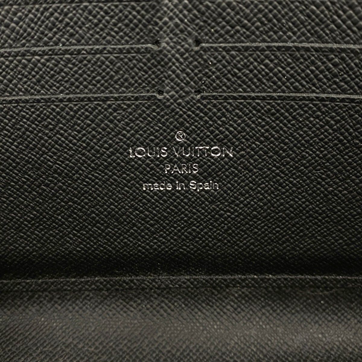 Louis Vuitton Wallet Taiga Zippy Dragonne Noir — view 4