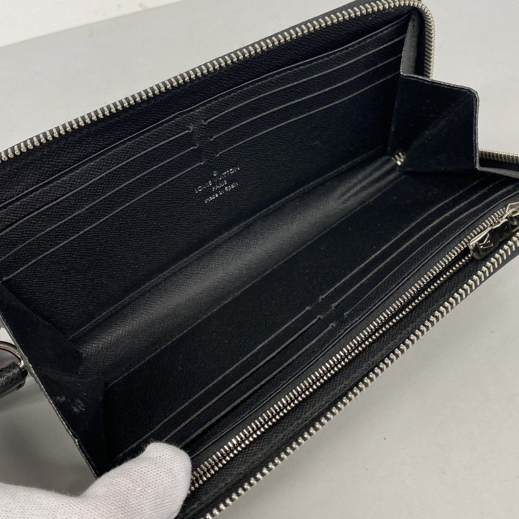 Louis Vuitton Wallet Taiga Zippy Dragonne Noir — view 3