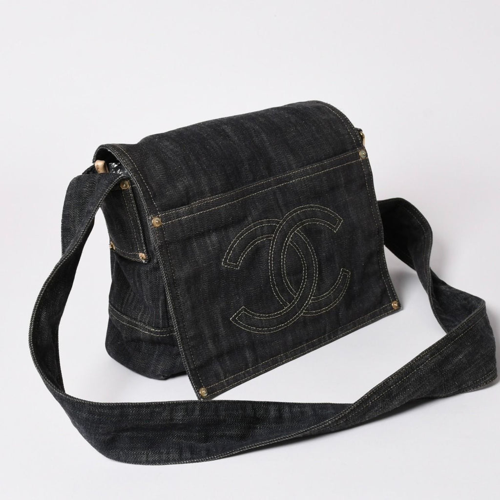 Chanel Shoulder Bag Sparkling Denim CC Logo Navy Gold — view 3