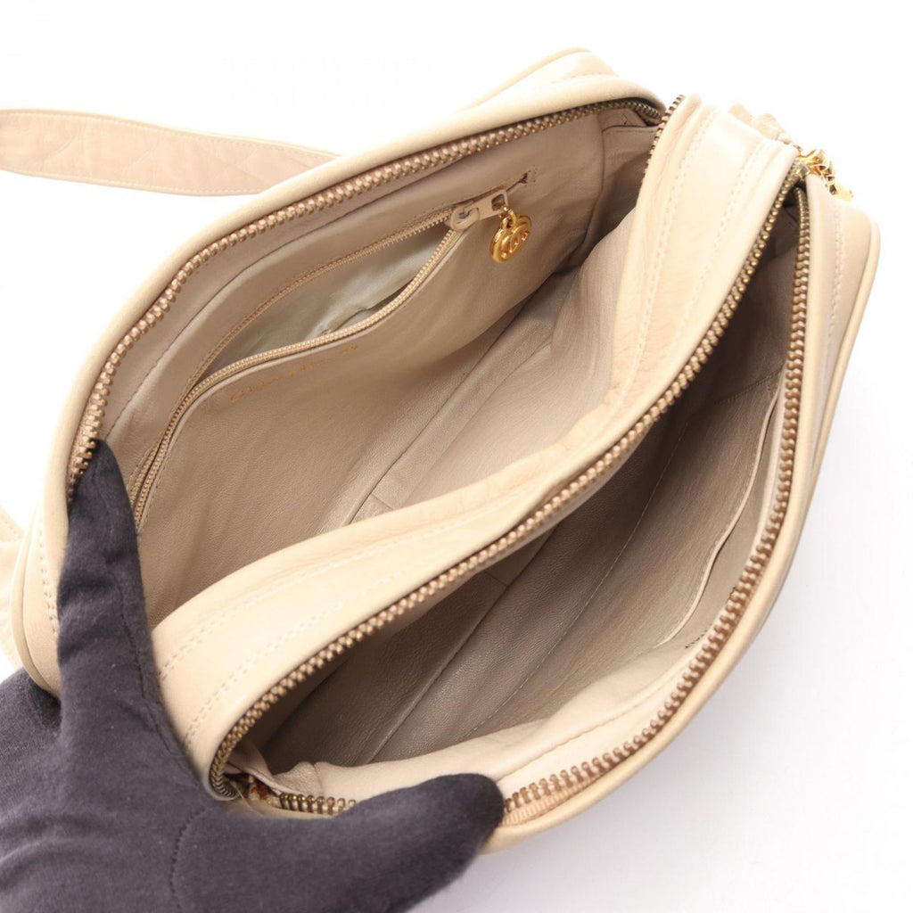 Chanel Shoulder Bag CC Logo Diamond Stitch Beige Lambskin Quilted — view 3