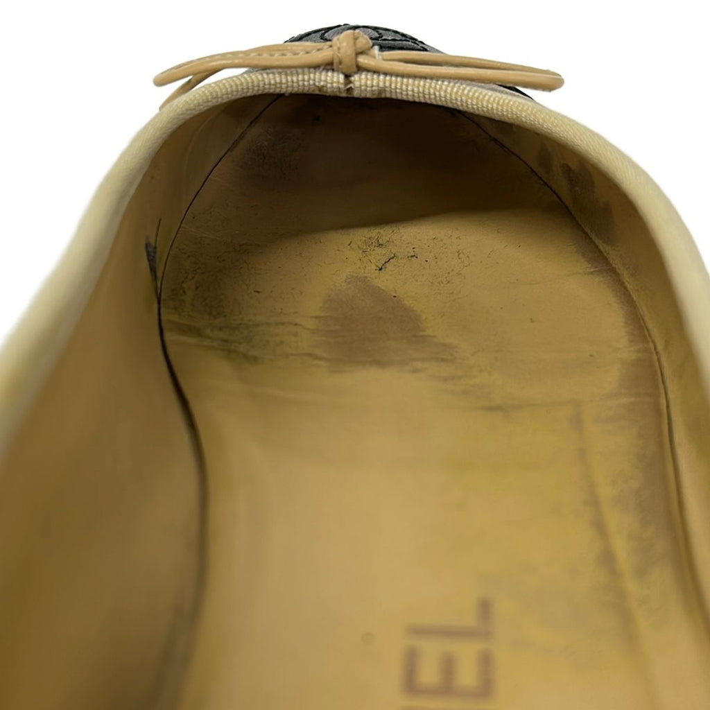 Chanel Flat Shoes 38.5 C Beige Black Ribbon CC Logo Lambskin — view 7