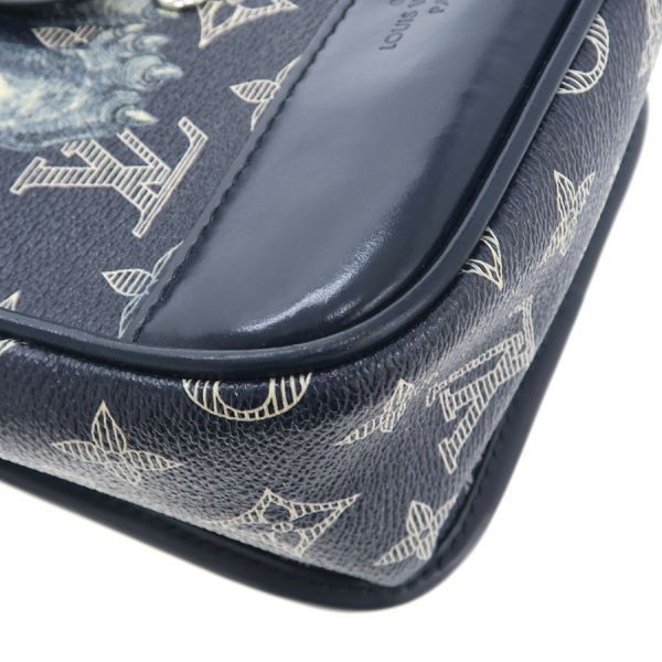 Louis Vuitton Savannah Messenger BB — view 7