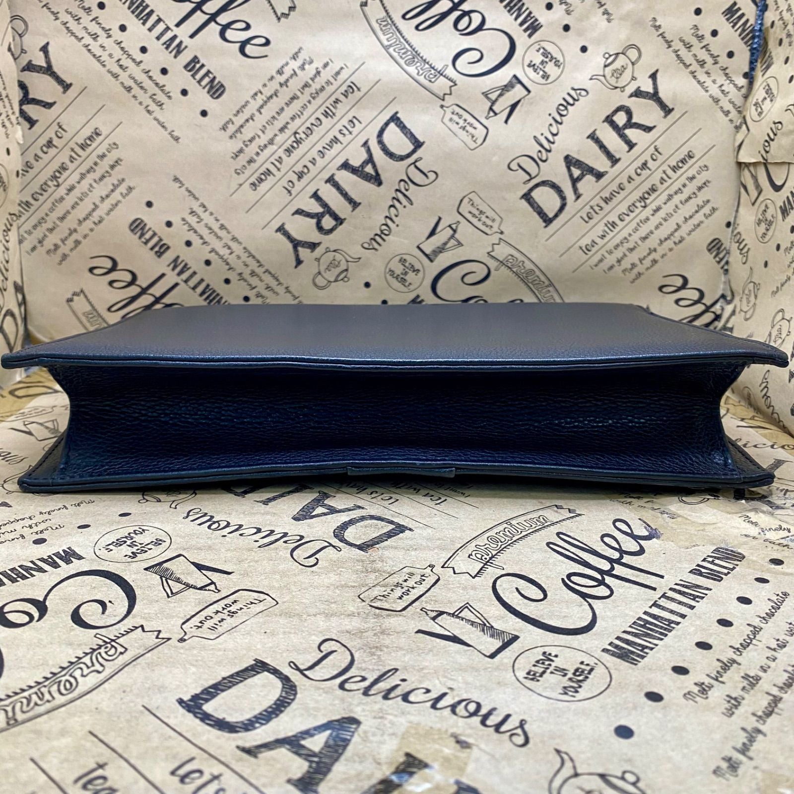 Saint Laurent Clutch Second Handbag Leather Black Pouch — view 4
