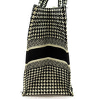 Dior Book Tote Canvas White Black Beauty — view 5