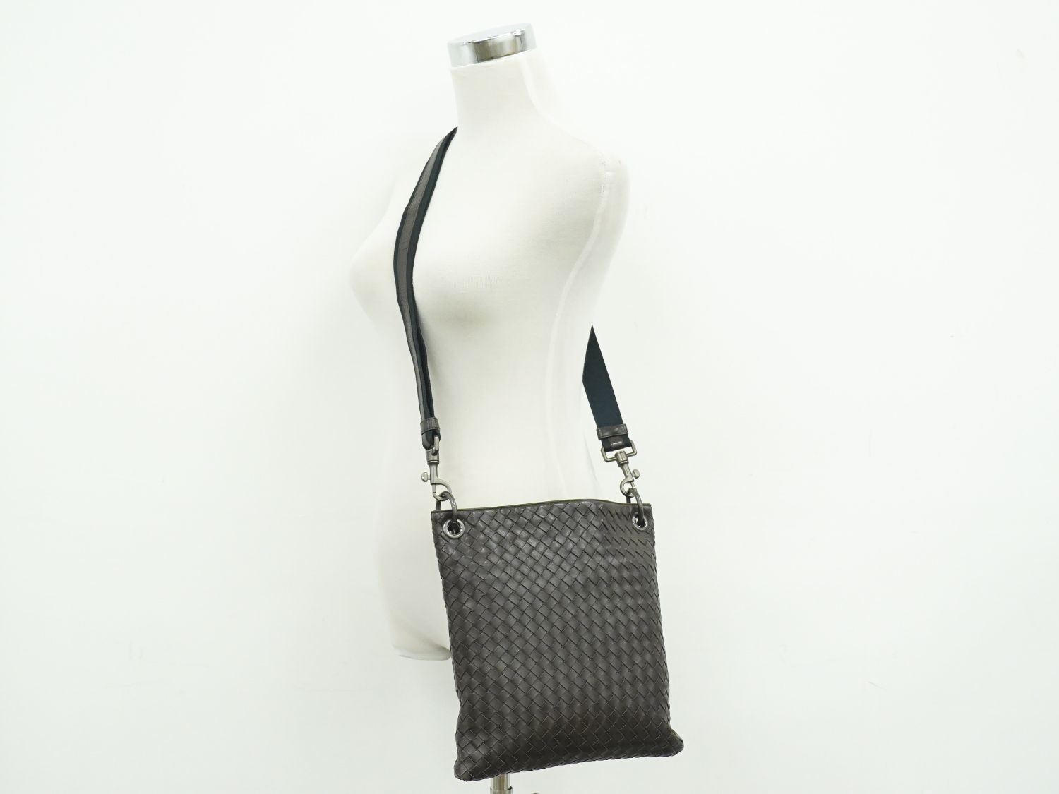 Bottega Veneta Intrecciato Shoulder Bag Pochette Leather Brown — view 6