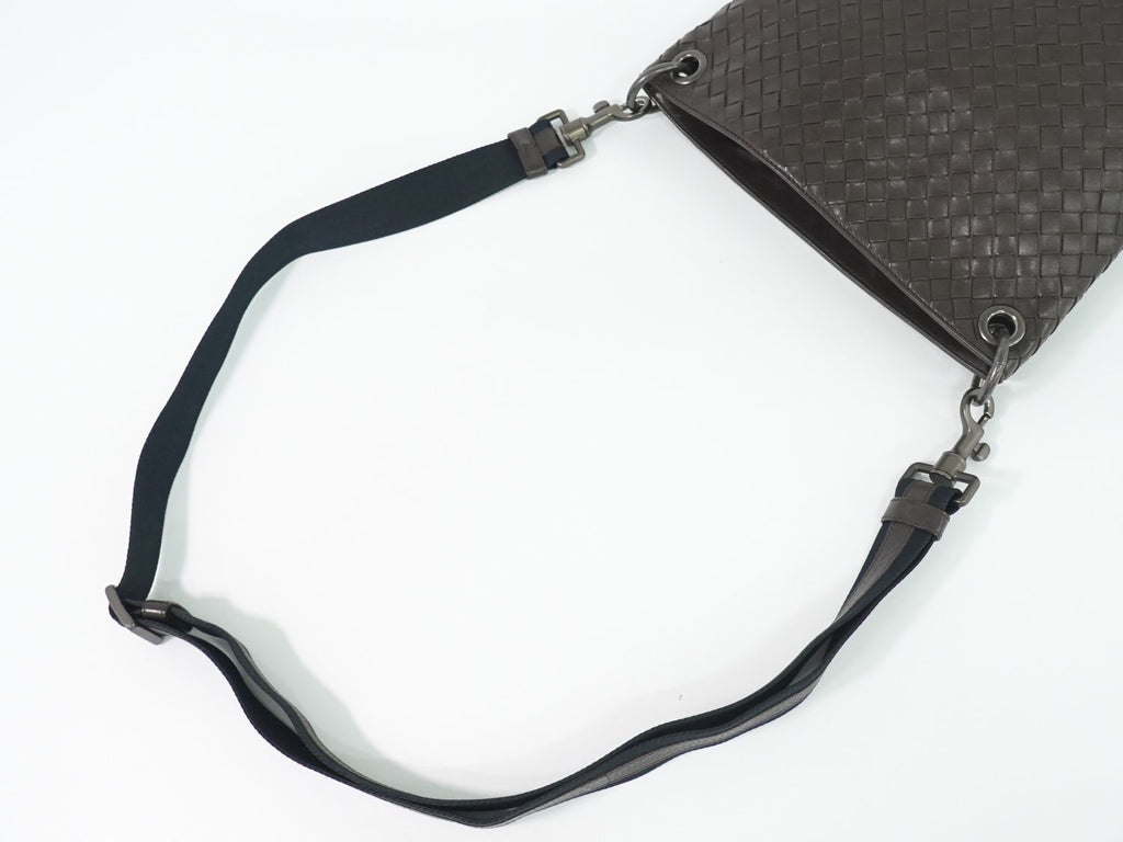 Bottega Veneta Intrecciato Shoulder Bag Pochette Leather Brown — view 4