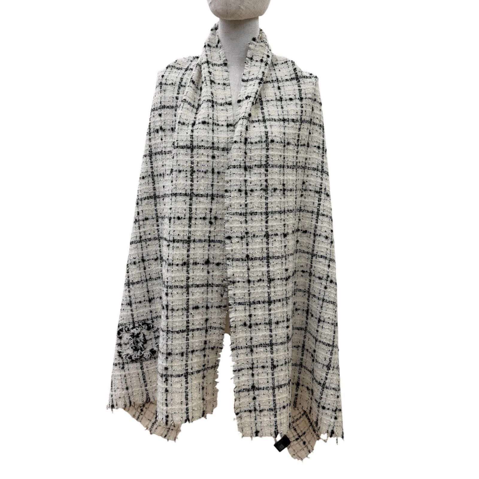 Chanel 2025/26 231000 Scarf — view 3