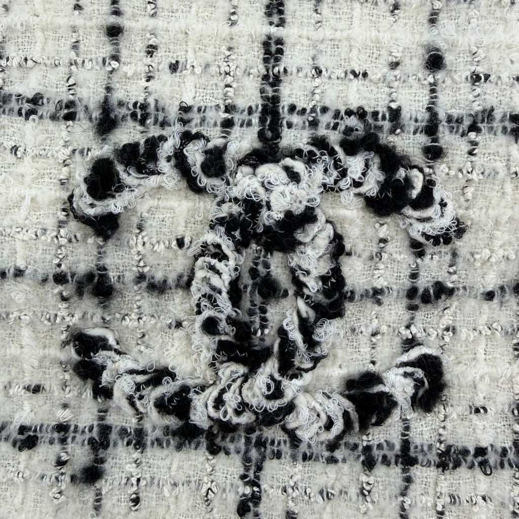 Chanel 2025/26 231000 Scarf — view 6