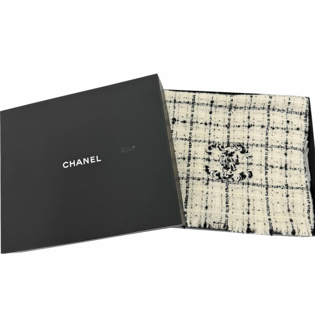 Chanel 2025/26 231000 Scarf — view 2