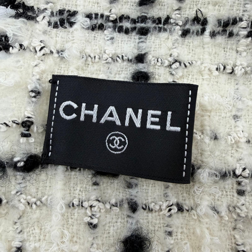 Chanel 2025/26 231000 Scarf — view 8