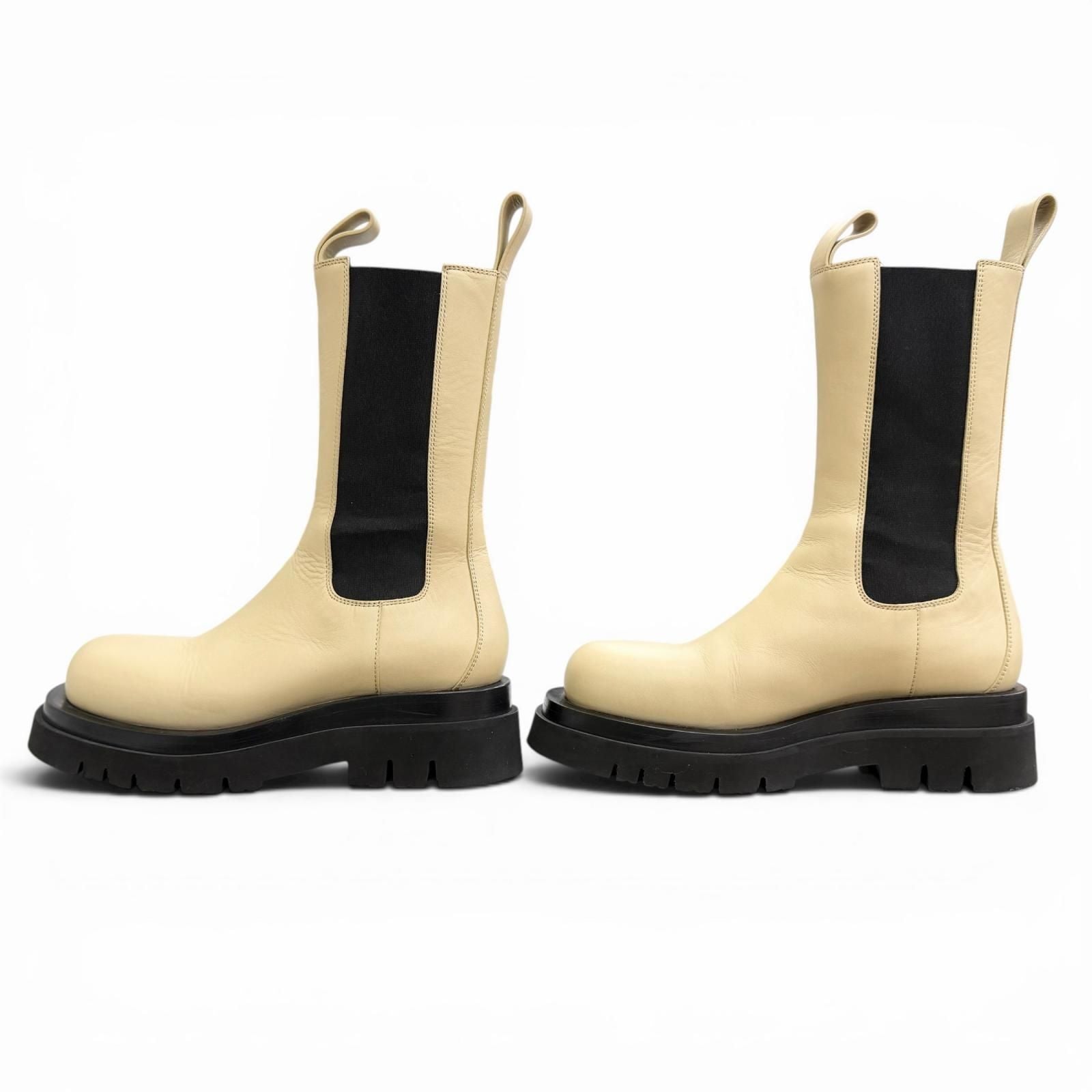 Bottega Veneta the Rug Side Gore Chelsea Boots Leather Middle Beige Black — view 3