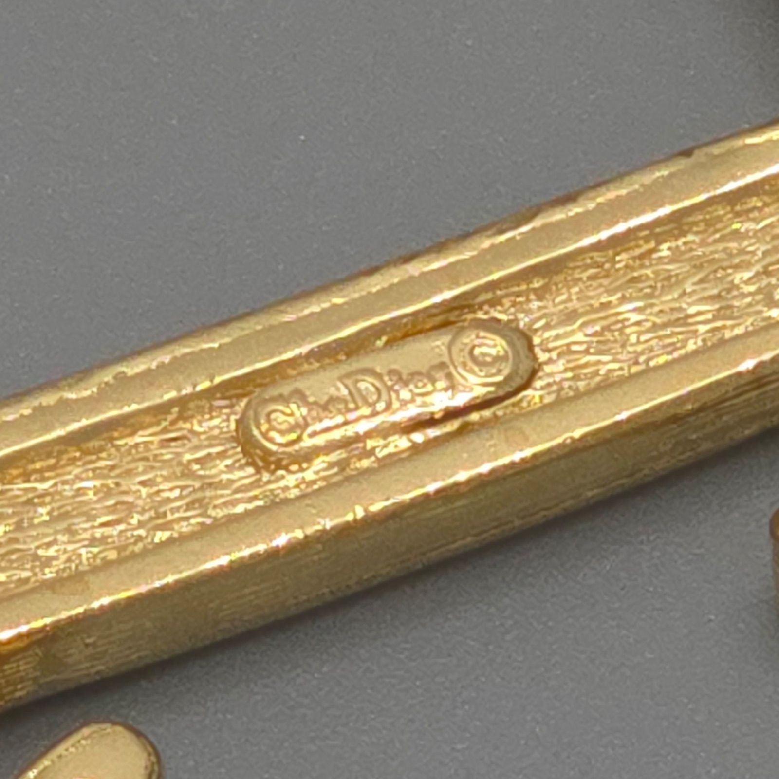 Dior CD Brooch 6.28 cm CD Signature Crystal Gold — view 7