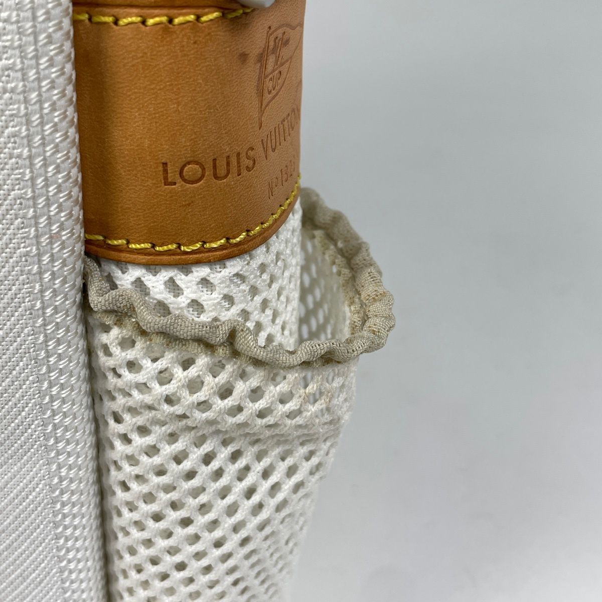 Louis Vuitton Weatherly Cup Crossbody Shoulder Bag Damier Geant White — view 4