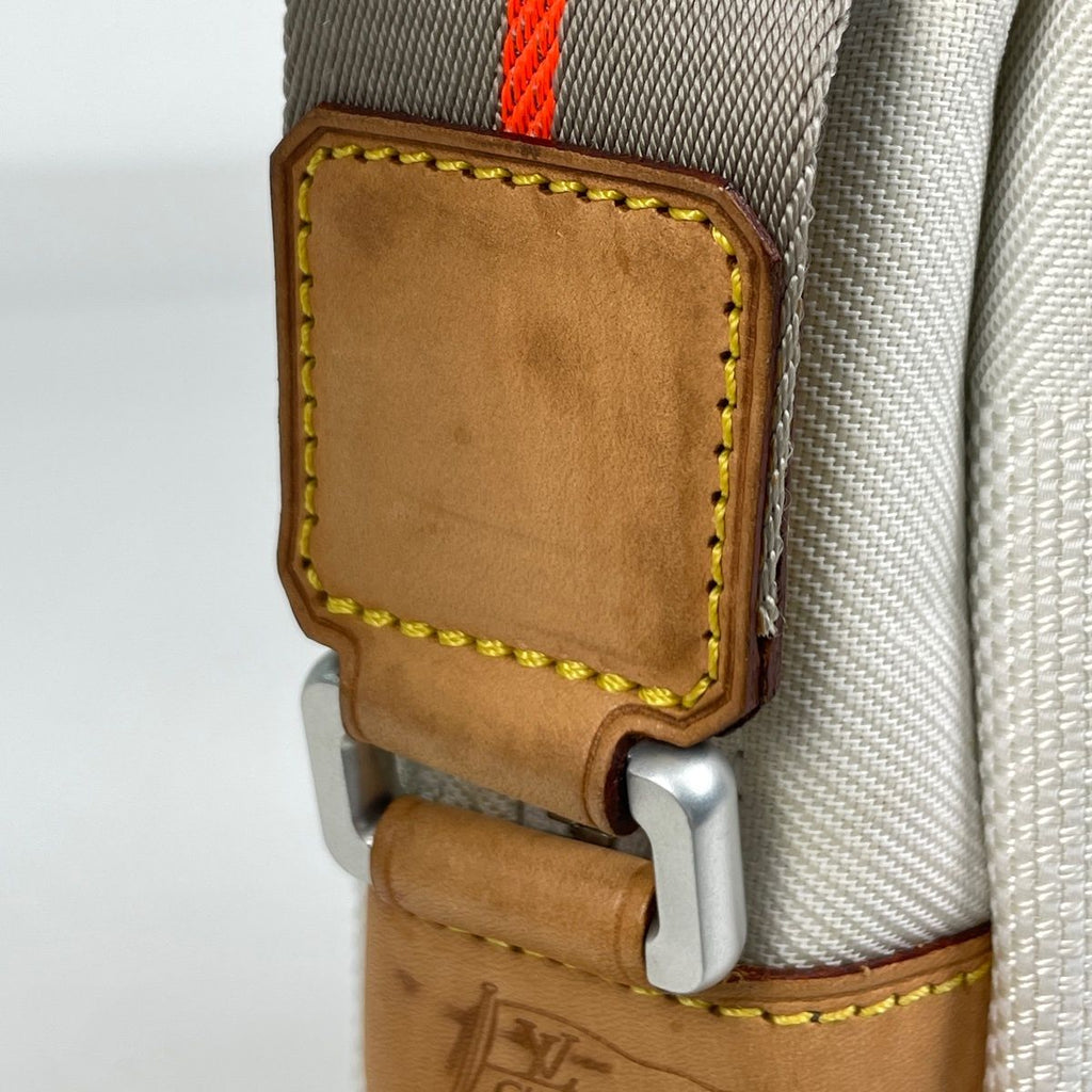 Louis Vuitton Weatherly Cup Crossbody Shoulder Bag Damier Geant White — view 5
