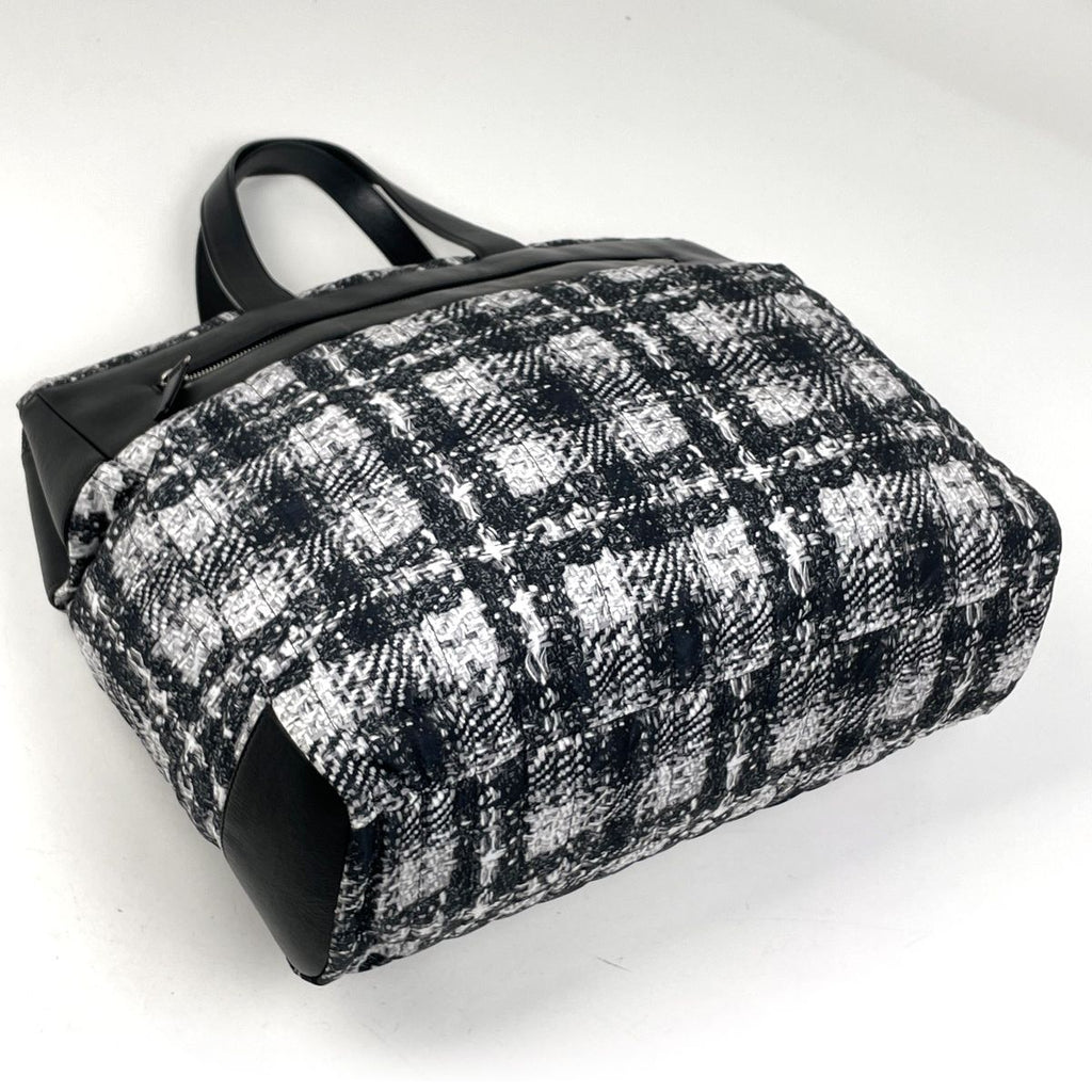 Chanel CC Logo Tote Tweed Print Nylon White Black — view 2
