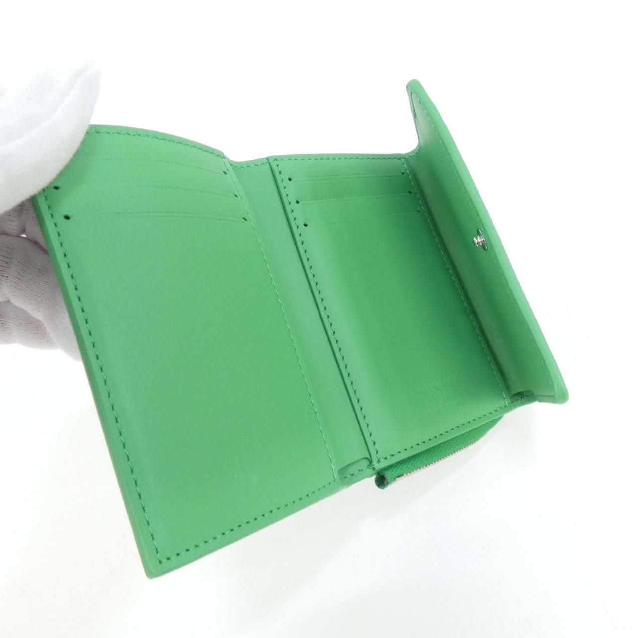 Louis Vuitton Taurillon Monogram Portefeuille Pilot Wallet — view 5