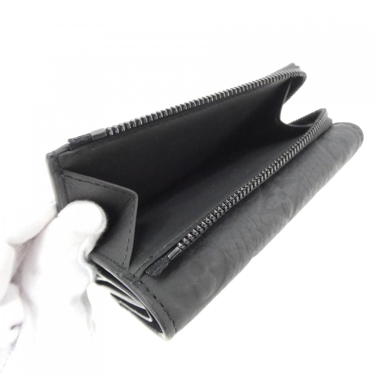 Louis Vuitton Taurillon Monogram Portefeuille Pilot Wallet — view 8