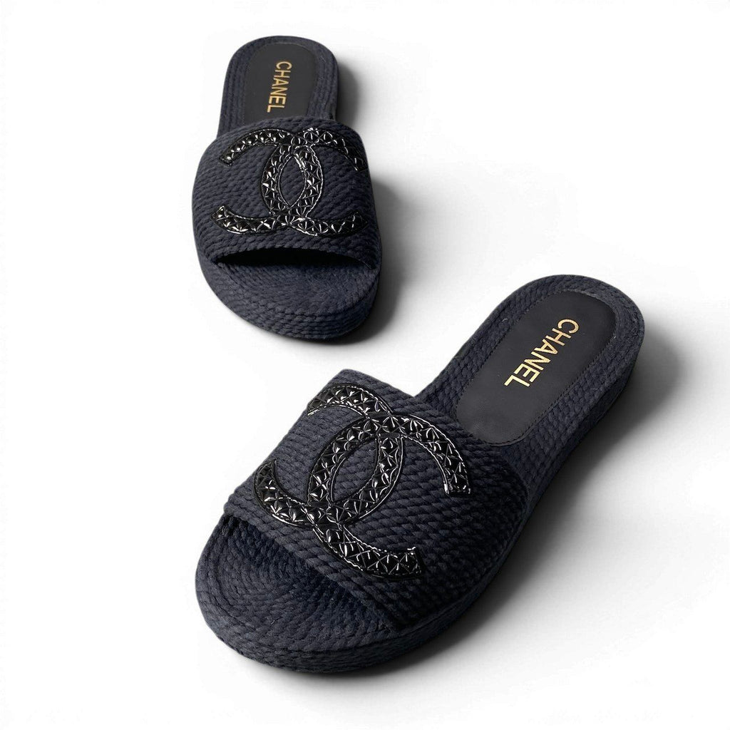Chanel Cruise Line CC Logo Flat Sandals 39 Black — view 5