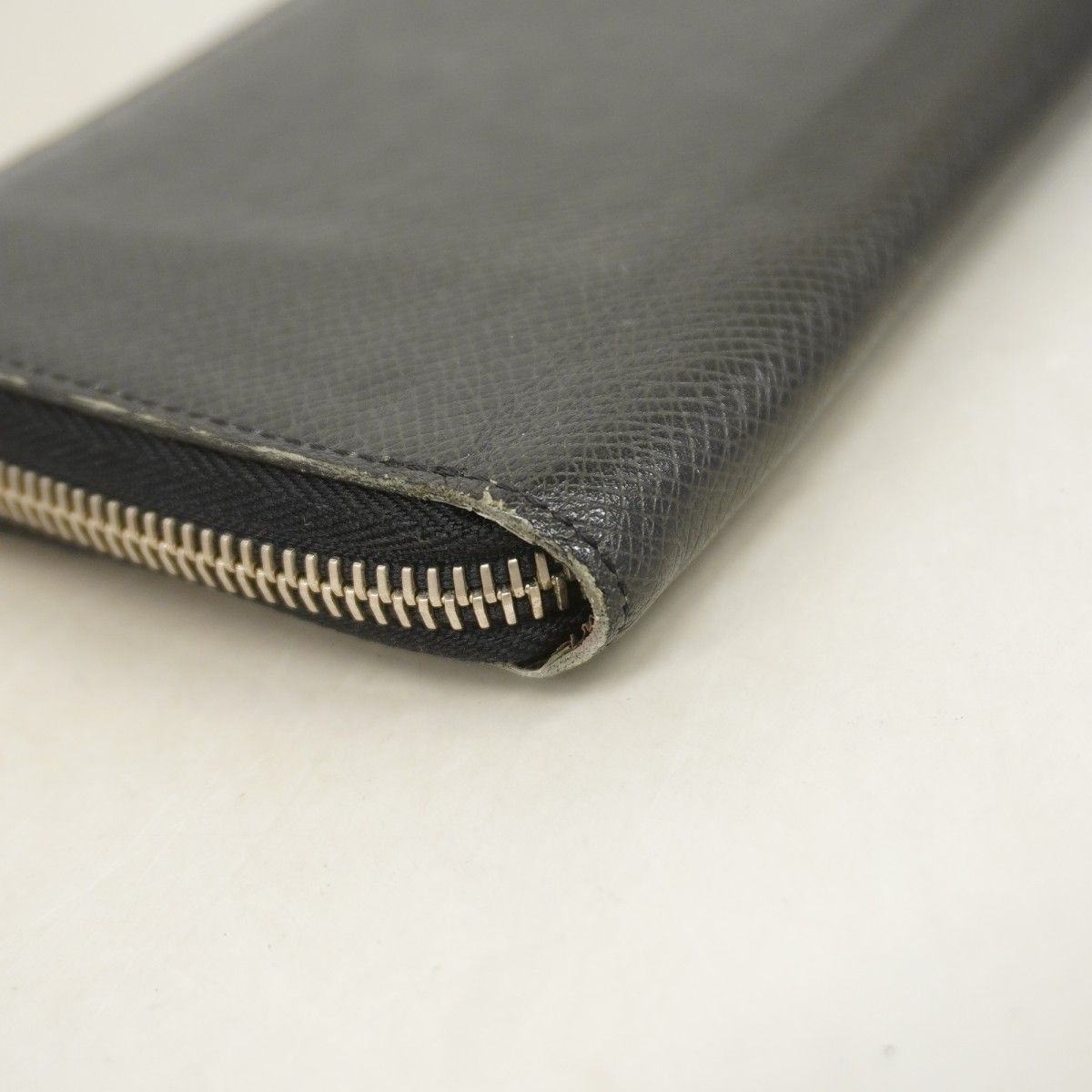 Louis Vuitton Wallet Taiga Zippy Vertical Ardoise — view 5
