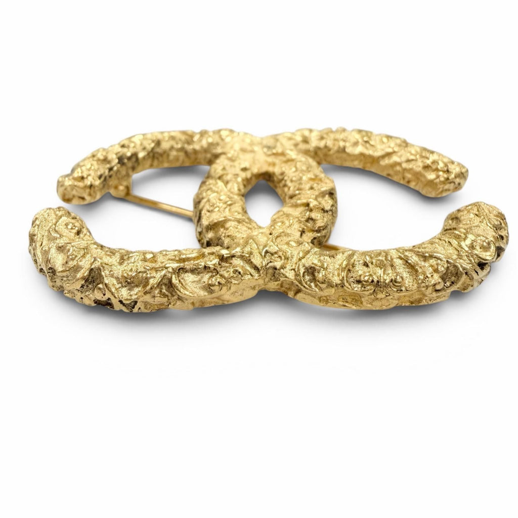 Chanel Vintage CC Logo Lava Brooch Gold — view 4
