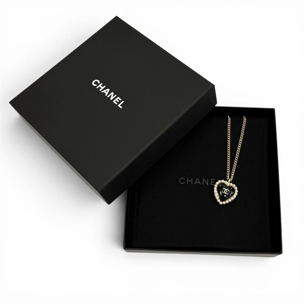 Chanel 25 CC Logo Pearl Heart Pendant Black White Gold — view 2