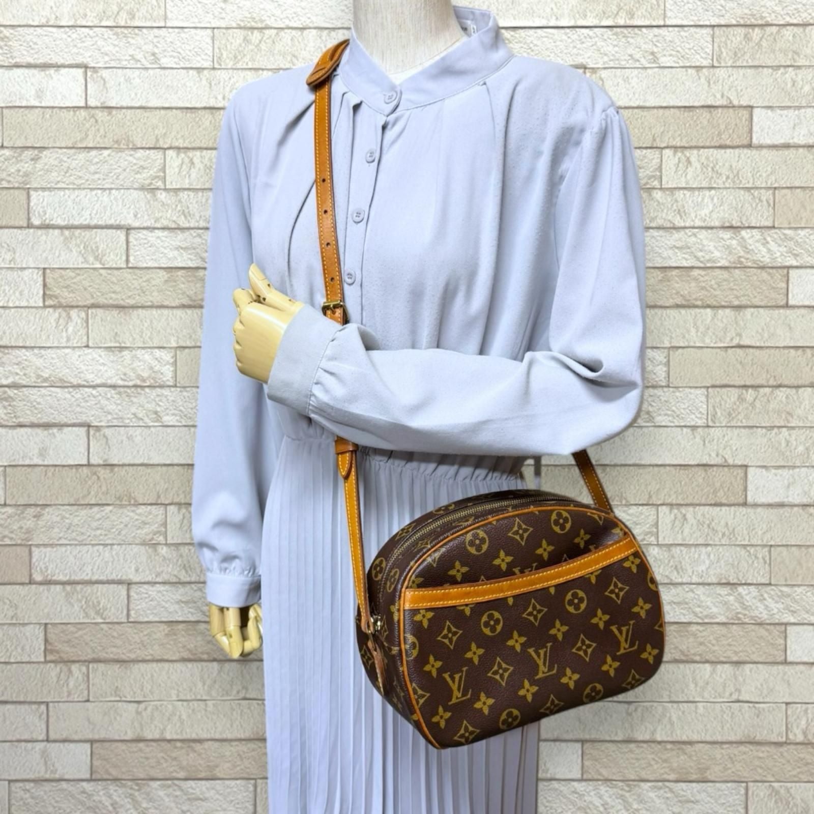 Louis Vuitton Monogram Shoulder Bag Canvas Brown — view 2