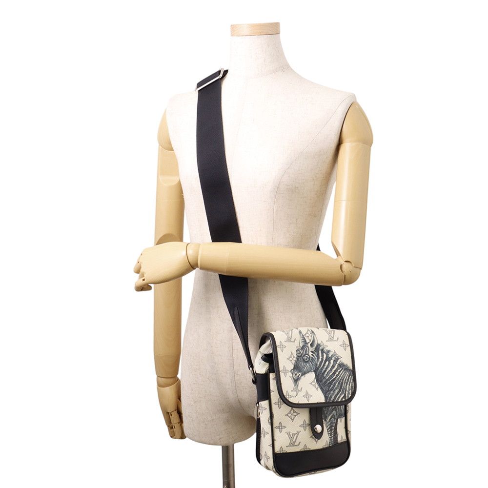 Louis Vuitton Shoulder Bag Messenger BB Monogram Savannah White — view 4