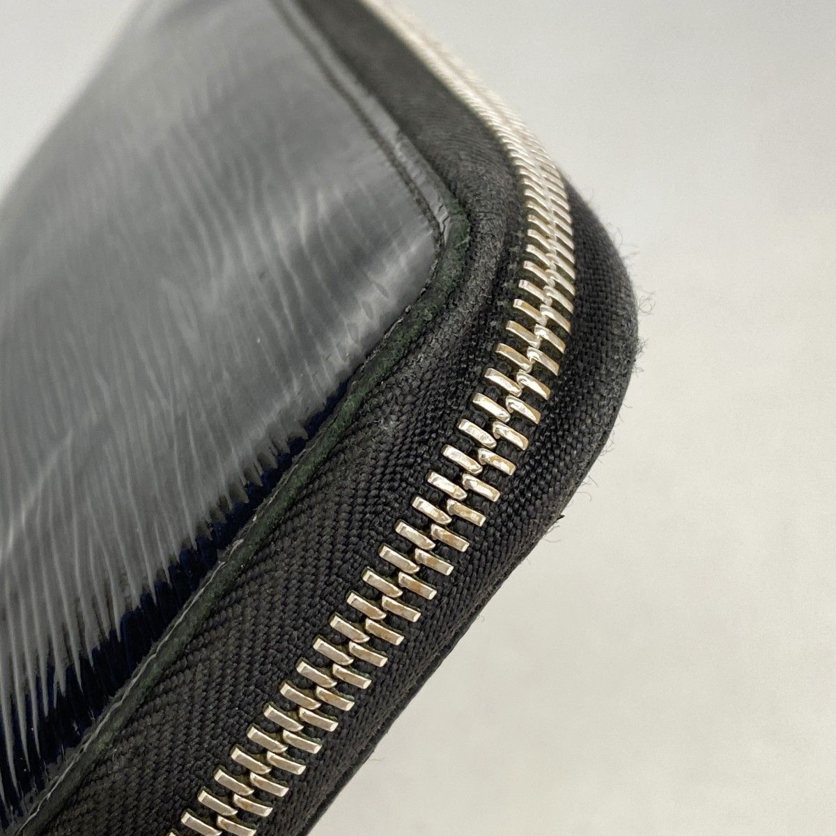 Louis Vuitton Wallet Epi Electric Zippy Organizer Noir — view 7