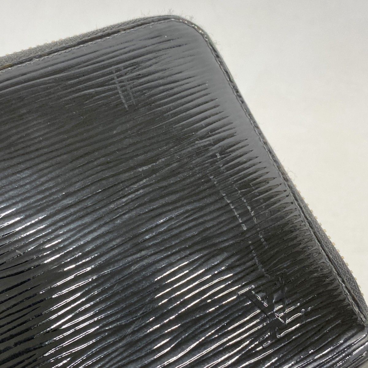 Louis Vuitton Wallet Epi Electric Zippy Organizer Noir — view 8