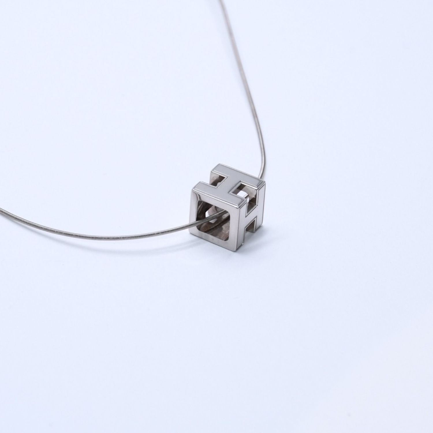 Hermes Cage D'h Cube Wire Necklace Silver — view 4