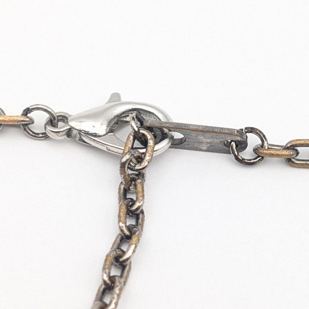 Louis Vuitton Collier LV Initial LV Logo Necklace — view 5