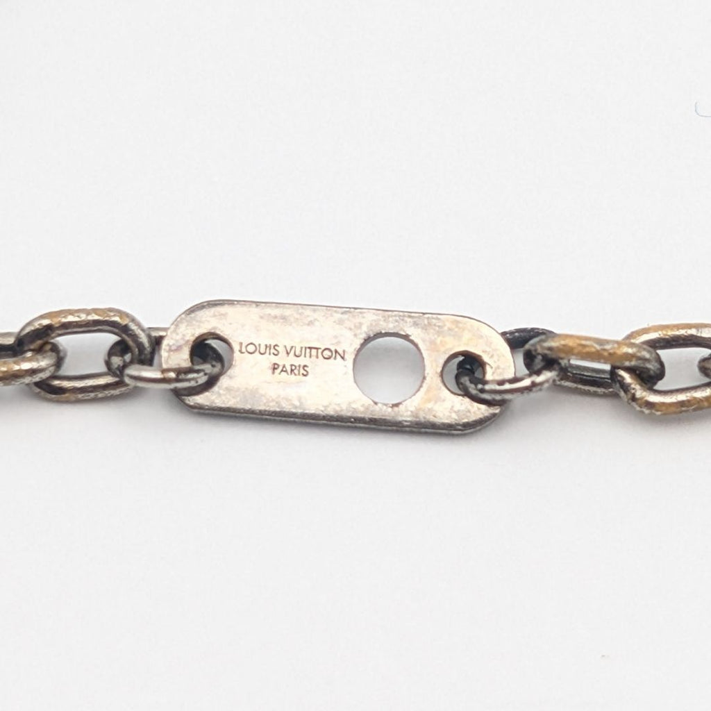 Louis Vuitton Collier LV Initial LV Logo Necklace — view 7
