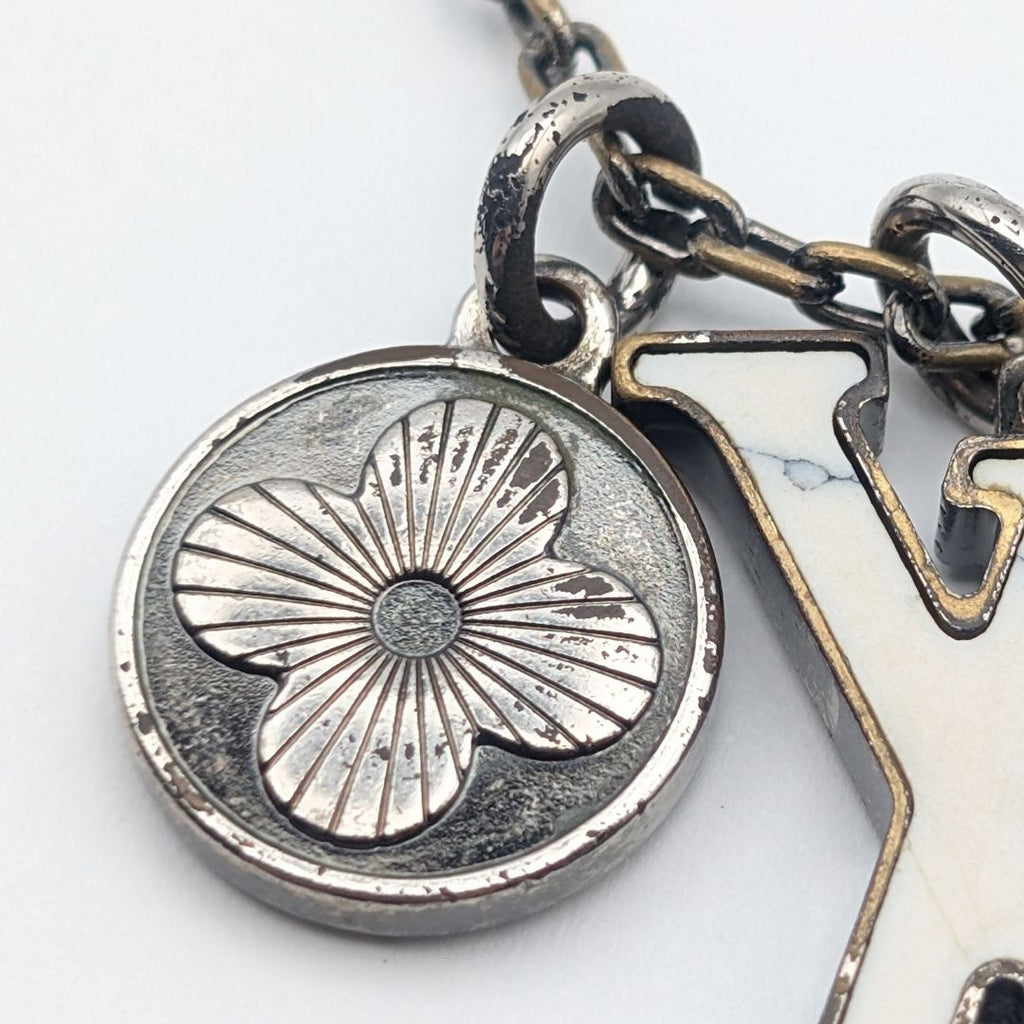 Louis Vuitton Collier LV Initial LV Logo Necklace — view 2