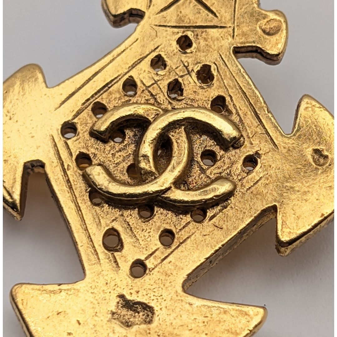 Chanel Brooch CC Logo Gold Cross Vintage — view 3