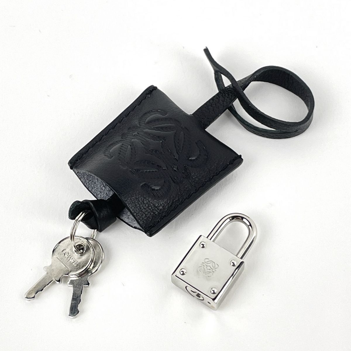Loewe Amazona 28 Anagram Handbag Leather Black — view 9