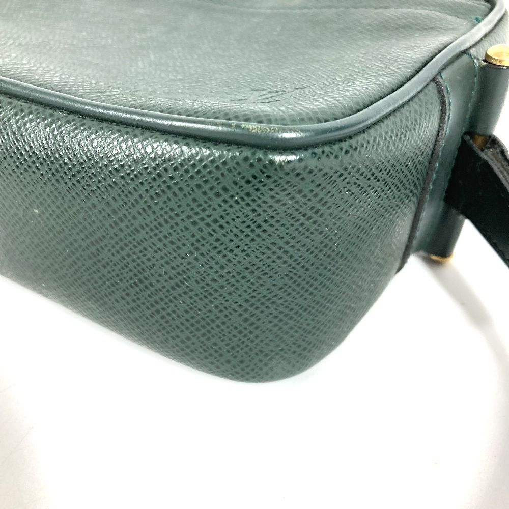 Louis Vuitton Pouch Karga Second Taiga Leather Epi Sea Green — view 7