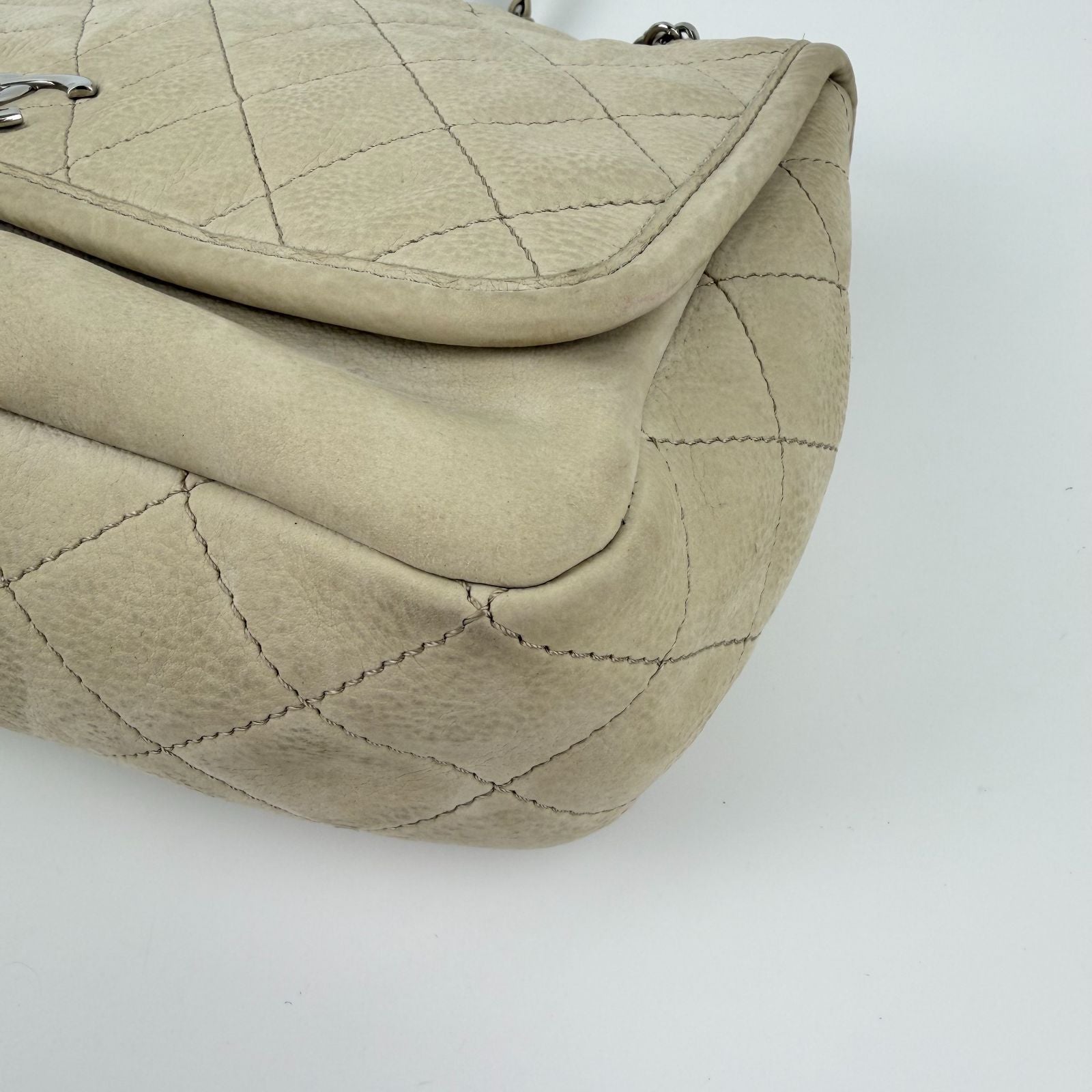 Chanel CC Logo Quilted Chain Shoulder Bag Leather Beige Silver Vintage — view 8