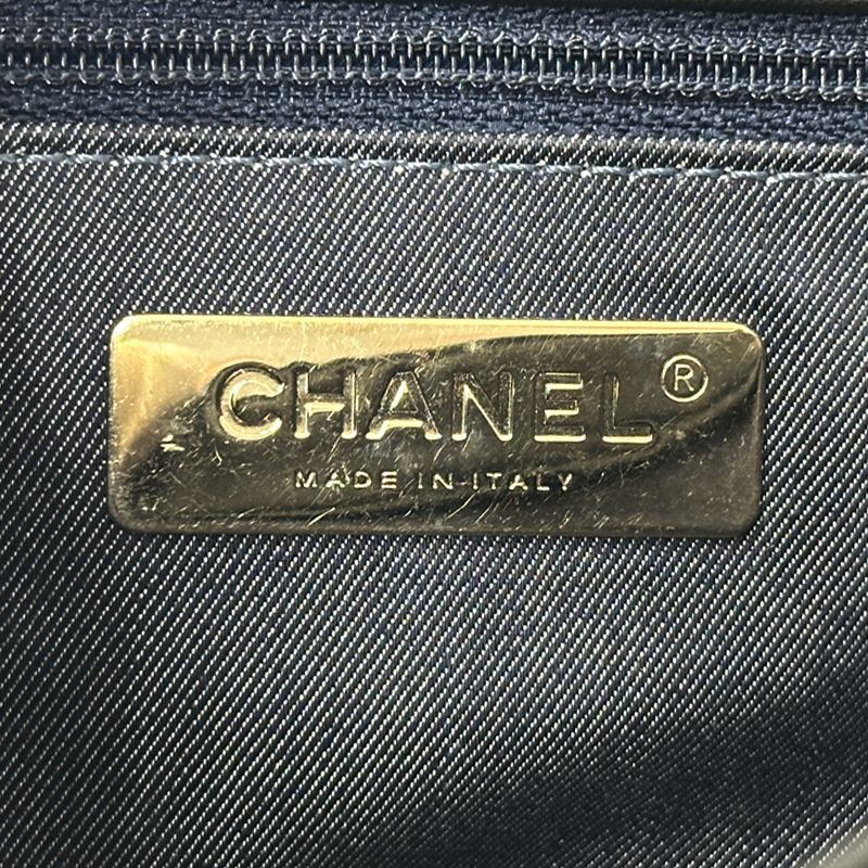 Chanel CC Logo Shoulder Bag Leather Black Gold Chain Small — view 6