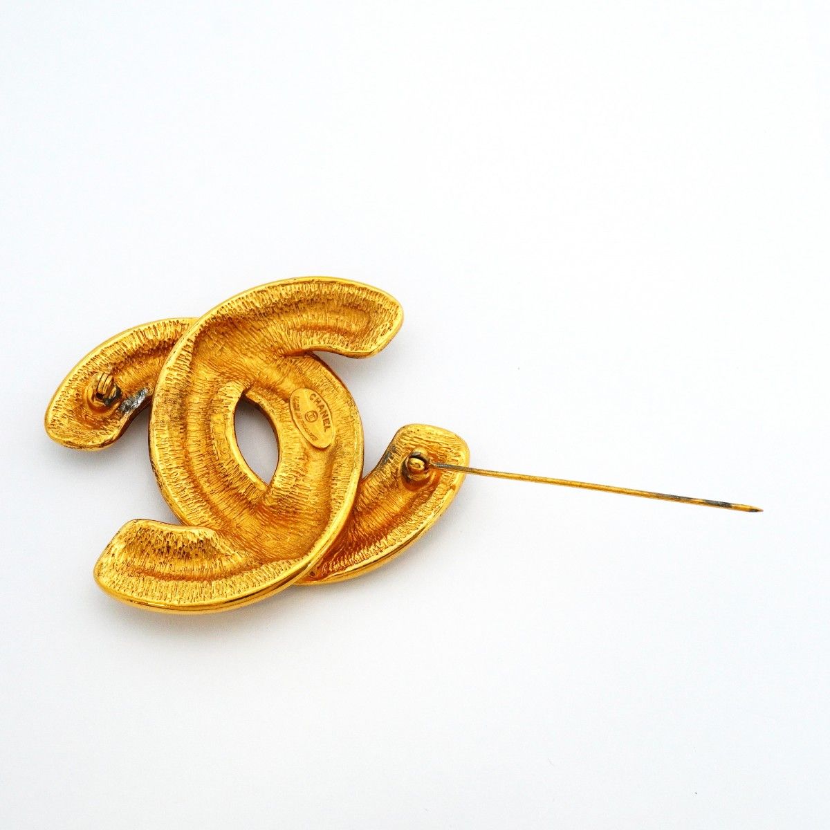 Chanel Brooch Vintage CC Logo Quilted Gold Plated — view 6