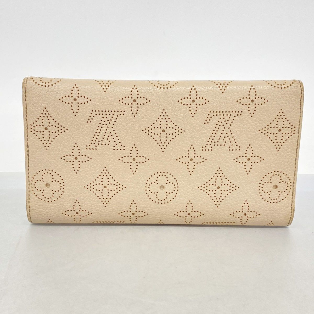 Louis Vuitton Trifold Wallet Mahina Portefeuille Amelia Pearl — view 9