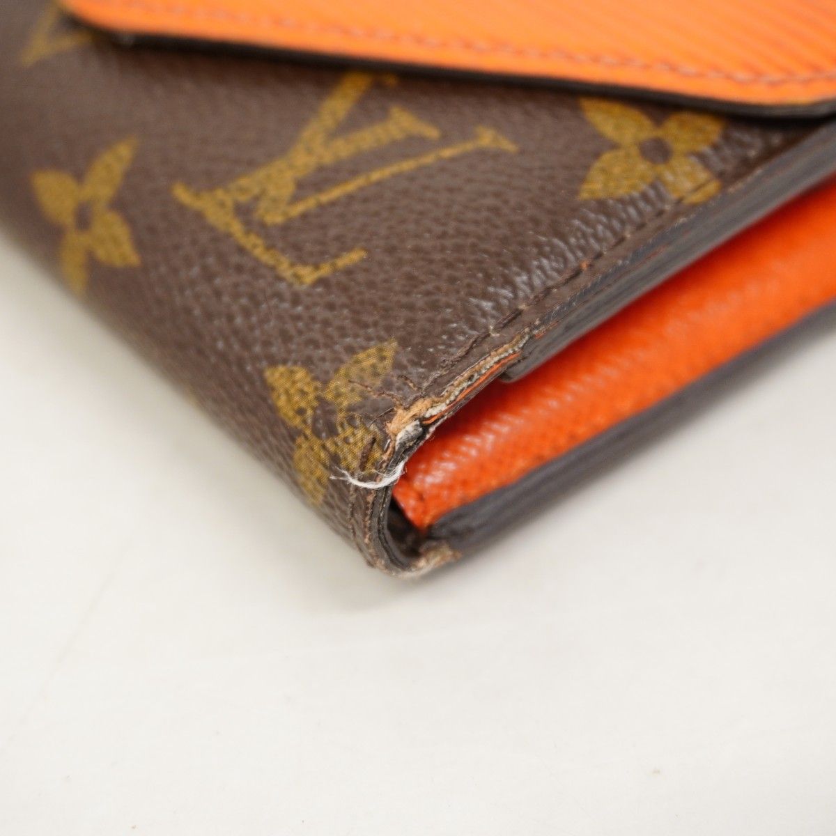 Louis Vuitton Trifold Wallet Monogram Epi Portefeuille Marie Lou Compact Piment — view 5
