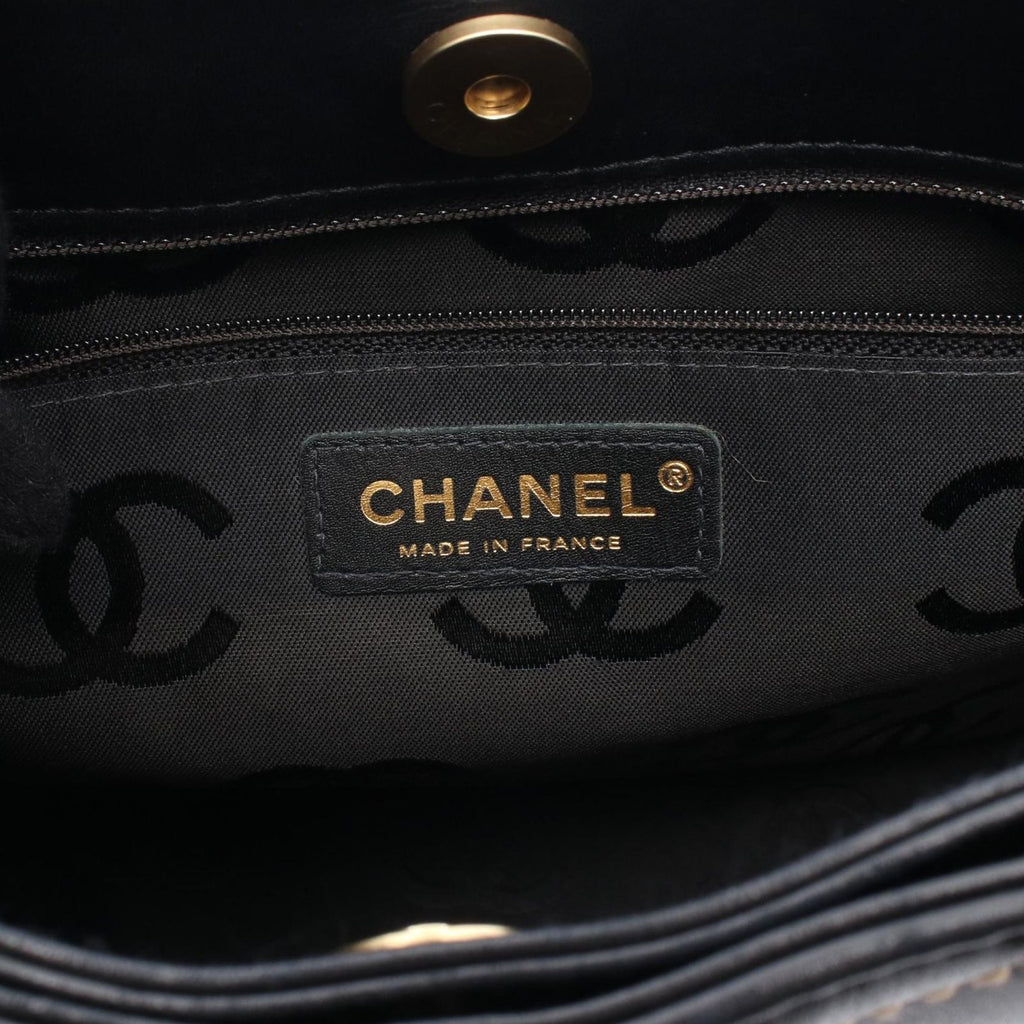 Chanel Tote Wild Stitch Black Leather Handbag — view 4