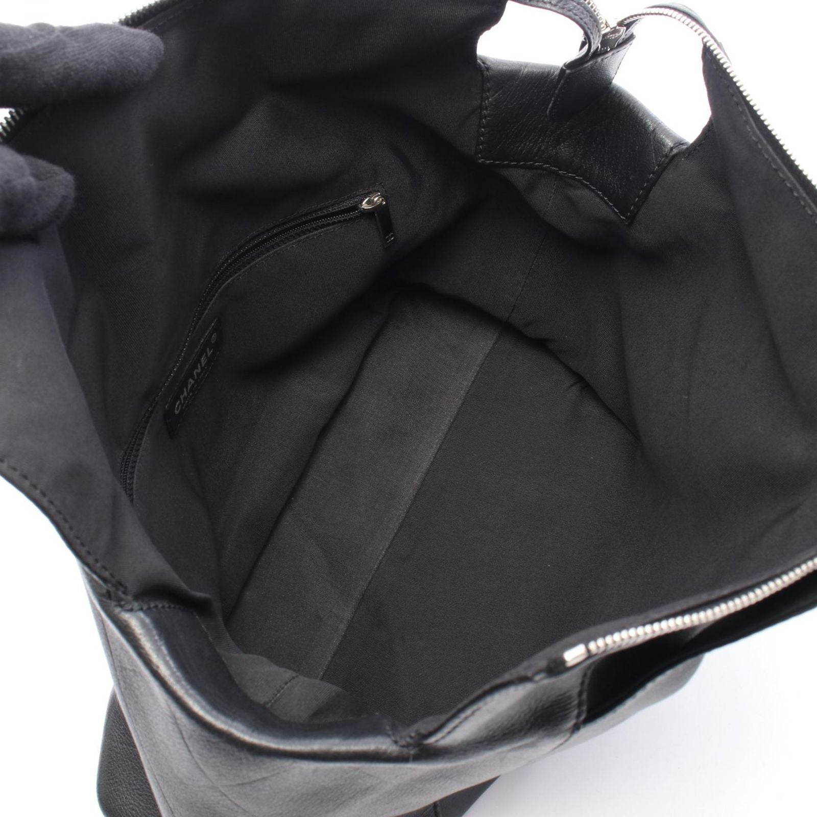 Chanel Tote CC Logo Black Leather Quilted Stitch Handbag — view 3