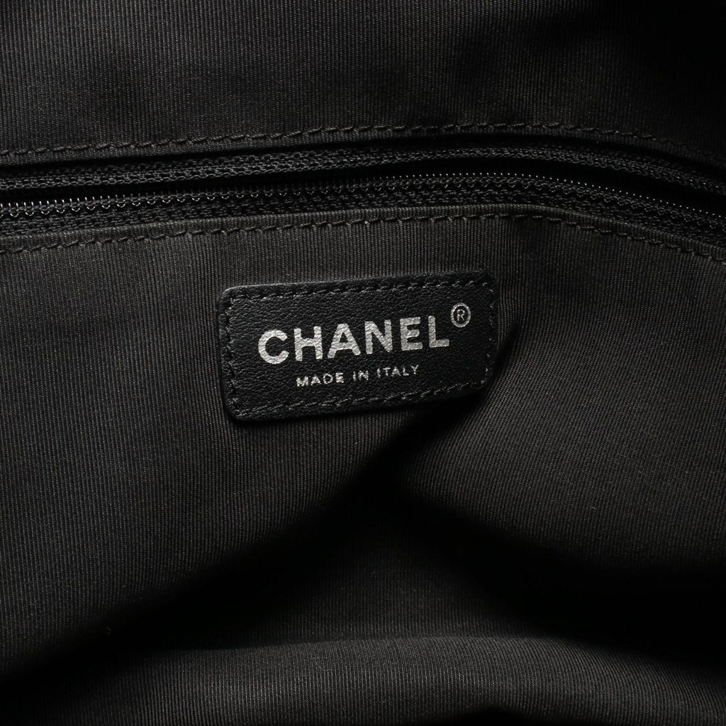 Chanel Tote CC Logo Black Leather Quilted Stitch Handbag — view 4