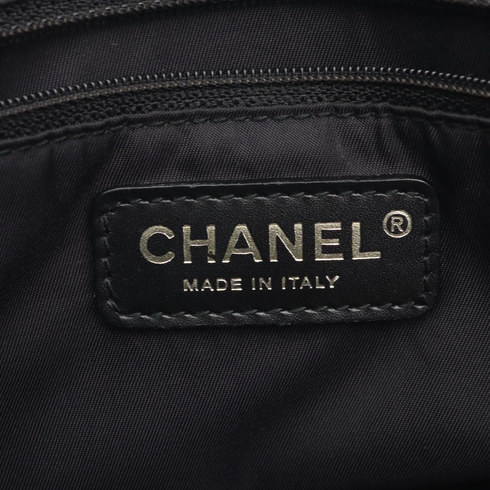 Chanel Tote New Travel Line Black Leather — view 4
