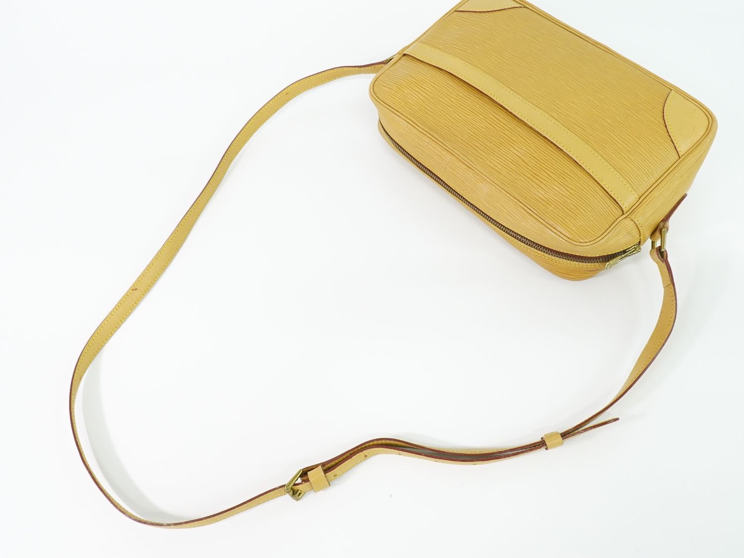 Louis Vuitton LV Trocadero 27 Epi Leather Shoulder Bag Pochette Winnipeg Beige — view 4